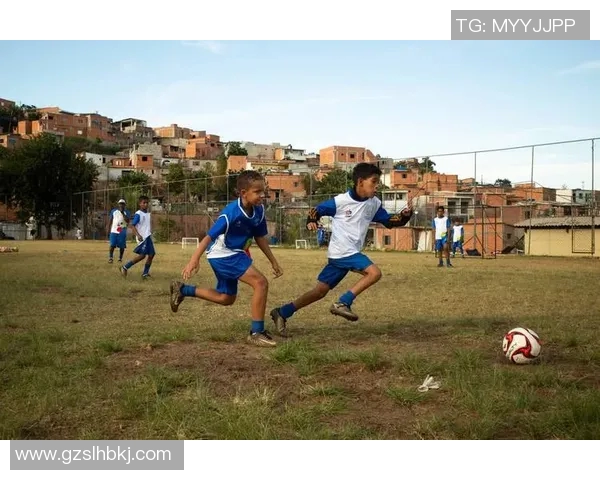 少数民族足球明星的崛起与奋斗历程展现多元文化的魅力与力量